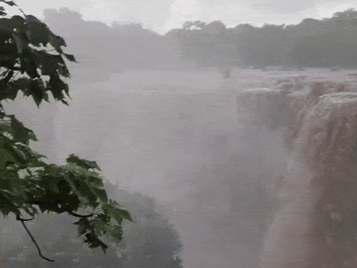 Waterfall falling from 100 feet at Kedarnath Dham VIDEO