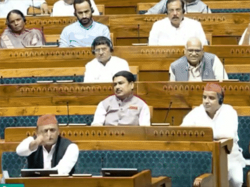 Parliament 2025 Moments; Priyanka Gandhi Akhilesh Yadav | Amit Shah | ऑपरेशन सिंदूर पर बहस, VIDEO मोमेंट्स: प्रियंका ने पहलगाम में मारे 25 लोगों के नाम पढ़े, शाह ने अखिलेश से पूछा- आपकी पाकिस्तान से बात होती है