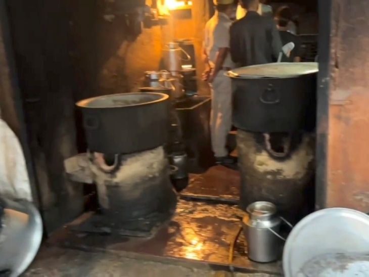 Warehouse of famous Phoolchand Puri Center of Baran seized