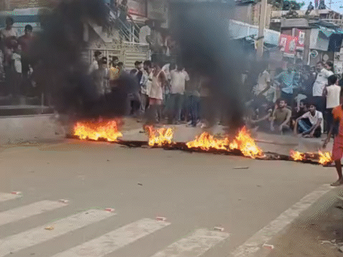 2 children sleeping in their house in Patna burnt alive | पटना AIIMS की नर्स के 2 बच्चों को जलाया: परिवार बोला- हत्या कर के बेड पर जलाई लाशें; विरोध में सड़क जाम, आगजनी – phulwari sharif News