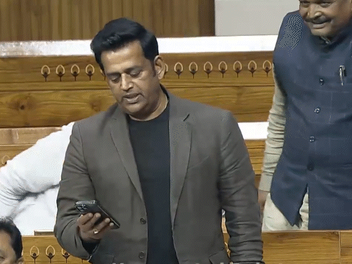 BJP Ravi Kishan Update; Food Standards | Consumer Rights | रवि किशन बोले- कहीं समोसा छोटा, कहीं बड़ा मिलता है: संसद में मांग रखी- देशभर के होटलों-ढाबों में भोजन की मात्रा का स्टैंडर्ड तय हो