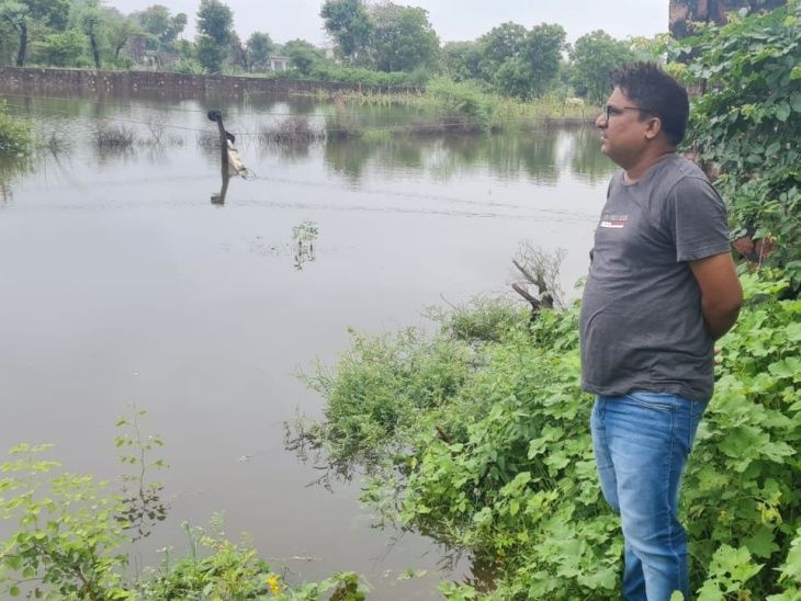 33 KV power line fell due to water flow