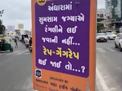 Ahmedabad Traffic police removed controversy posters | रात की पार्टियों में नहीं जाना, रेप-गैंगरेप हो सकता है: अहमदाबाद में ट्रैफिक पुलिस ने लगवाए विवादास्पद पोस्टर्स, किरकिरी होने पर हटाए