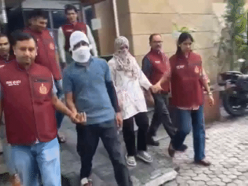 delhi Woman, Boyfriend Kill Husband, Dump Body In Drain | पति की हत्या करवाकर लाश नाले में फिंकवाई: दिल्ली की महिला ने हरियाणा के प्रेमी के साथ रची साजिश, गाड़ी बेचकर दी 50 हजार की सुपारी