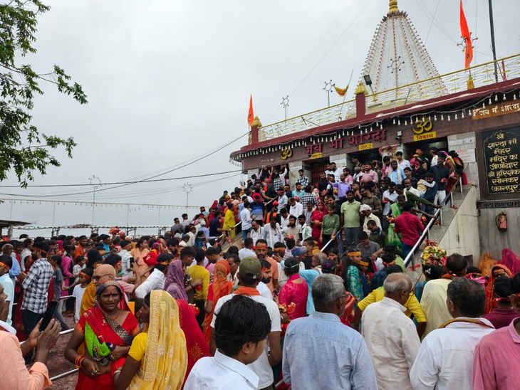 मां शारदा मंदिर में बारिश में पहुंचे 50 हजार भक्त:  प्रशासन ने वाहनों को मंदिर प्रांगण तक जाने की दी अनुमति – Maihar News