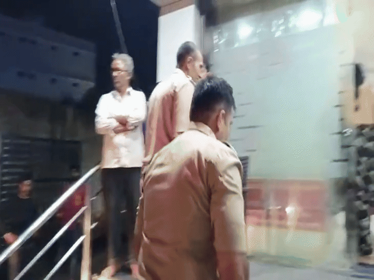 रीवा में दो युवकों पर लाठी-डंडों से हमला:  दोनों की हालत गंभीर; परिजनों का दावा- फायरिंग भी हुई, पुलिस का इनकार – Rewa News