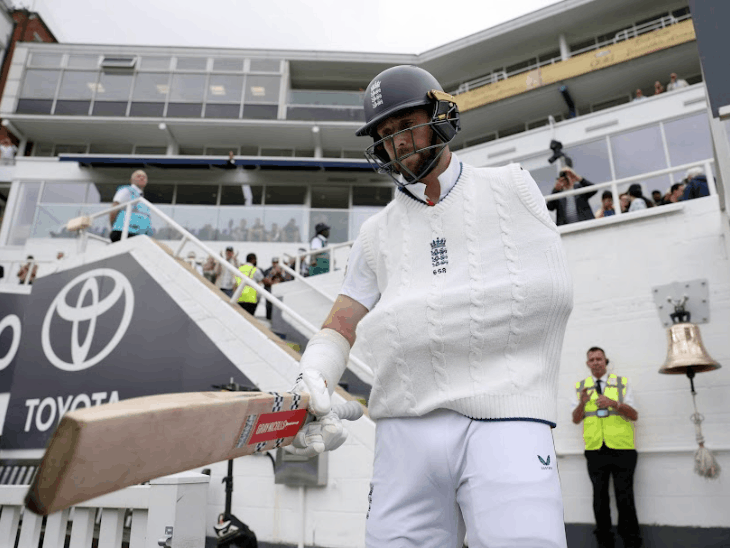 क्रिस वोक्स, जो एक हाथ से हिट करने के लिए बाहर गए थे: लदजा ने मैनचेस्टर में स्टोक्स रैफल के प्रस्ताव को खारिज कर दिया; एंडरसन-टेंडुलकर ट्रॉफी टॉप -12 मोमेंट्स