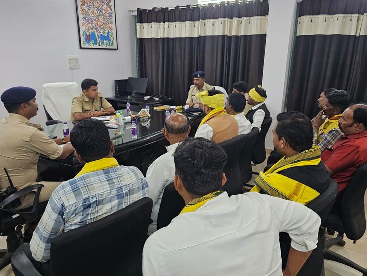 विश्व आदिवासी दिवस पर शांति से आयोजन मनाने पर जोर:  छिंदवाड़ा में पुलिस और आदिवासी नेताओं की बैठक; लोगों से सहयोग करने अपील – Chhindwara News