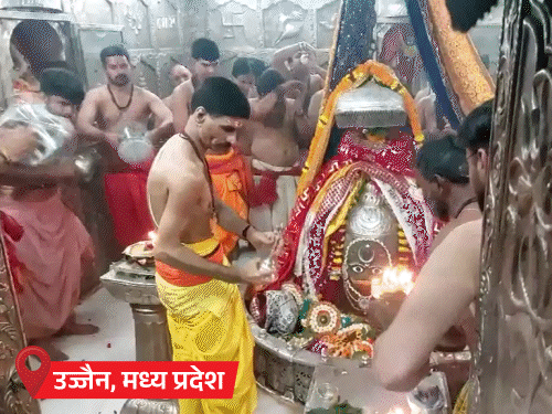 सावन का आखिरी सोमवार- मंदसौर में निकलेगी पशुपतिनाथ की सवारी:महाकालेश्वर-विश्वनाथ धाम में 5 लाख भक्त पहुंचने का अनुमान; वाराणसी में भक्तों पर फूल बरसाए- INA NEWS