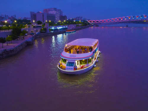 Now Sabarmati River Cruise is also on the verge of closure | अब साबरमती रिवर क्रूज भी बंद होने की कगार पर: ऑपरेट करने वाली कंपनी को 3.5 करोड़ का नुकसान, PM मोदी का चौथा प्रोजेक्ट फेल होना तय