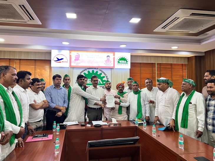 A meeting was held with the officers of Yamuna Authority on the issues ...