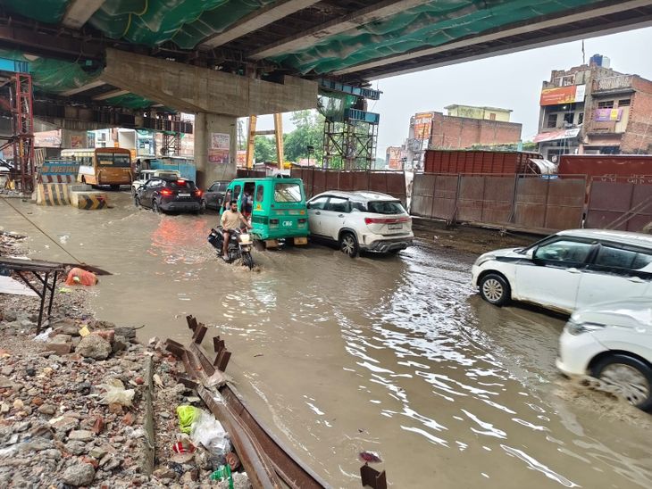 Heavy traffic jam on Kanpur road