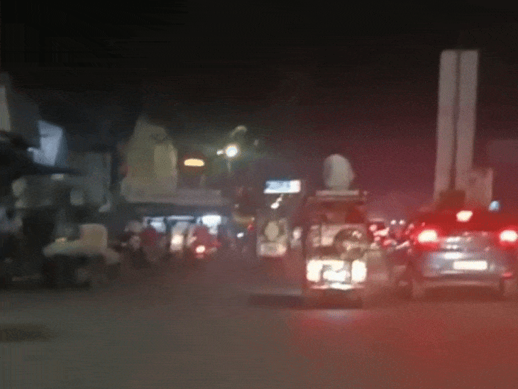 E-rickshaw driver took a passenger on the roof, video goes viral
