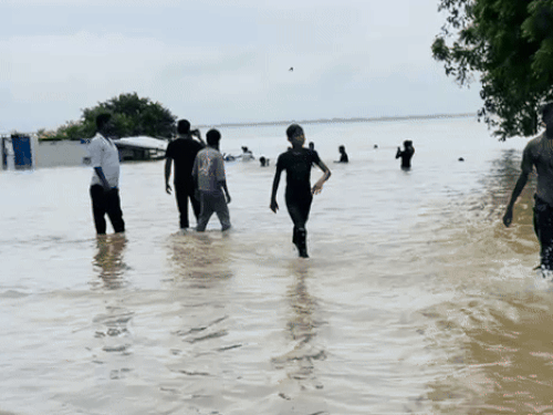A young man who went to take a bath with his friends drowned in the Ganges