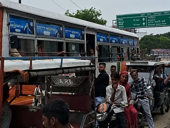 Massive traffic jam in Etawah before Raksha Bandhan