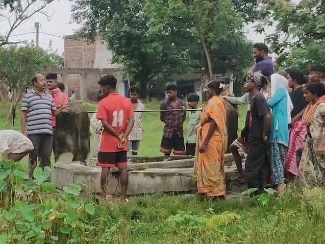 body of a person missing for two days was found in a well | दो दिन से लापता  व्यक्ति का शव कुएं में मिला: बुधवार रात 12 बजे निकला था घर से,