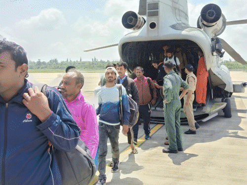 धराली त्रासदी- मदद पहुंचने में 4 दिन और लगेंगे:80 एकड़ में फैले मलबे को हटाने के लिए 3 जेसीबी, 60 से ज्यादा लोगों के दबे होने की आशंका- INA NEWS