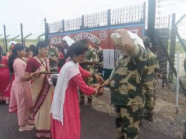 जम्मू बस में बम मिला, सेना ने बचाई थी जान:  25 साल से बार्डर पर पहुंचकर राखी बांधने वाली बहनों की रोचक कहानी – Betul News