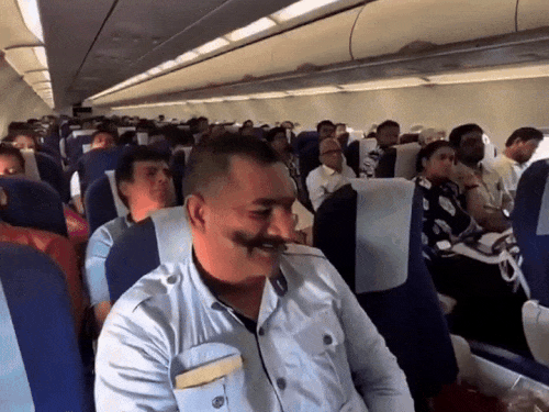 Haryana Hisar Kargil hero Deepchand honored Kanpur To Mumbai flight | हरियाणा के कारगिल हीरो दीपचंद का फ्लाइट में सम्मान: कानपुर से मुंबई जा रहे थे, 35000 फुट ऊंचाई पर सुनाई शौर्यगाथा; दोनों पैर गंवा चुके – Hisar News