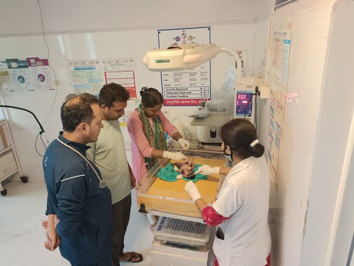 झाड़ियों में मिली नवजात को नाबालिग ने जन्मा:  इंदौर में चींटियों के घावों से जूझ रही मासूम; बेटी से दुष्कर्म करने वाले पिता को जेल – Khargone News