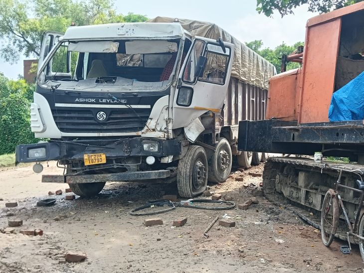 The speeding truck lost control and collided with the crane