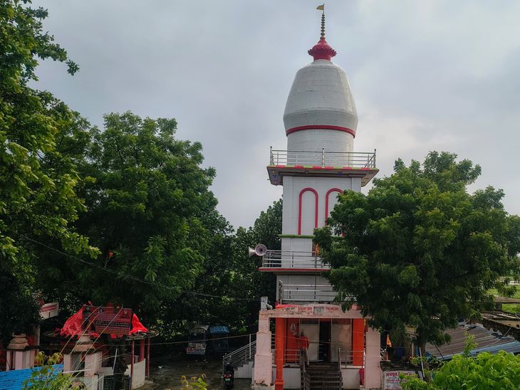 Akhand Mahajaap in the Shiva temple of Pratappur Kamaicha