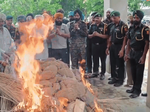 Punjab-Ludhiana-Khanna-Fatehgarh-Last-Rites-Martyred-Soldiers-Operation-Akhal-News| Punjab-Martyred-Soldiers-Last-Rites-Updates | लुधियाना के गांव पहुंची शहीद की पार्थिव देह: ऑपरेशन अखल में प्रीतपाल ने दी शहादत, पंजाब सरकार देगी 1-1 करोड़ की सम्मान राशि – Ludhiana News