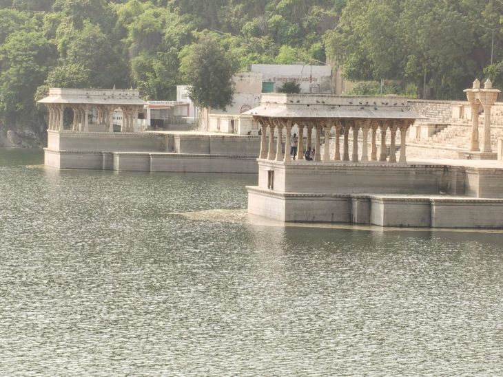 The gauge of Rajsamand lake reached 18.95 feet
