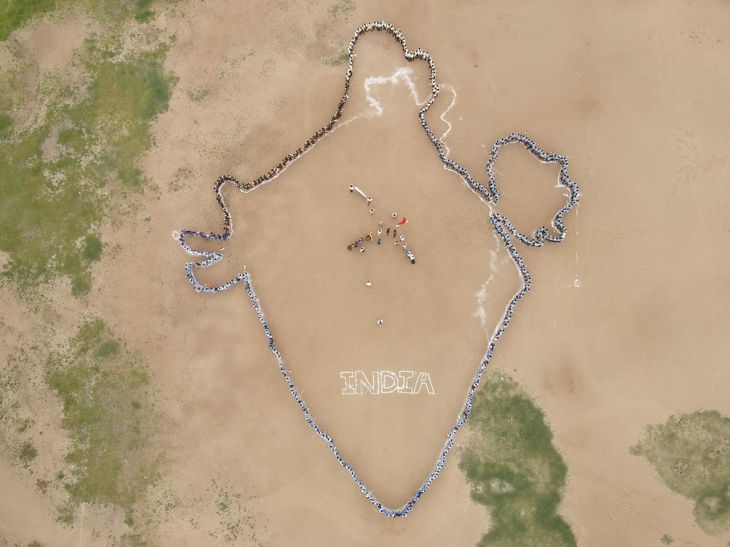 700 school children made a human map of India harda | 700 स्कूली बच्चों ...