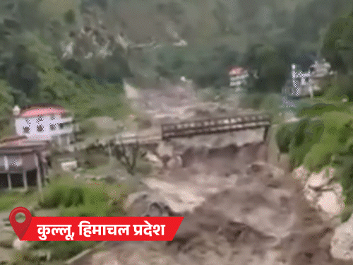 हिमाचल में 4 जगह बादल फटा, 323 सड़कें बंद:दिल्ली में रातभर से तेज बारिश, कई इलाके डूबे; UP के लखनऊ में सभी स्कूल बंद- INA NEWS