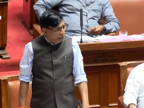 Karnataka MLC said- 2800 dogs were killed | कर्नाटक MLC बोले- 2800 कुत्तों को मरवाया: खाने में जहर दिया, पेड़ के नीचे दफनाया; बच्चों की सेफ्टी के लिए जेल जाने को तैयार