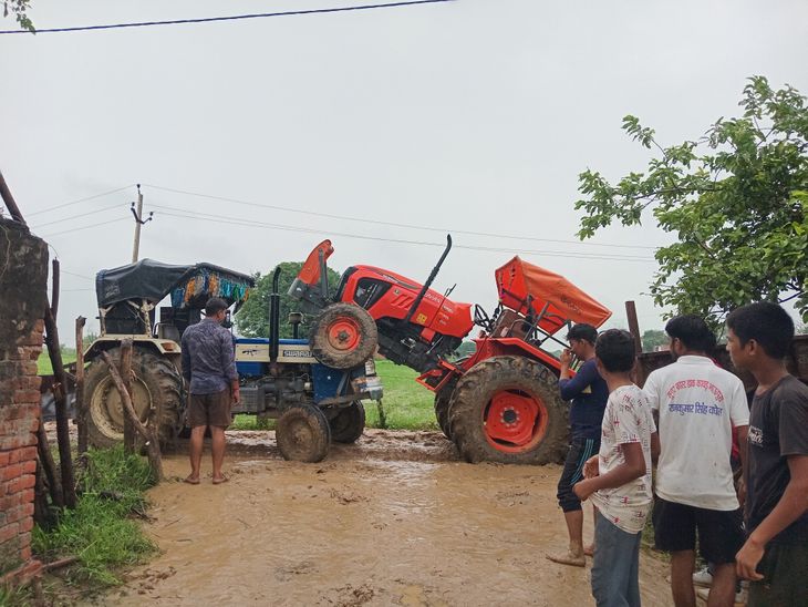 Two tractors collide at Bhaupura Adda