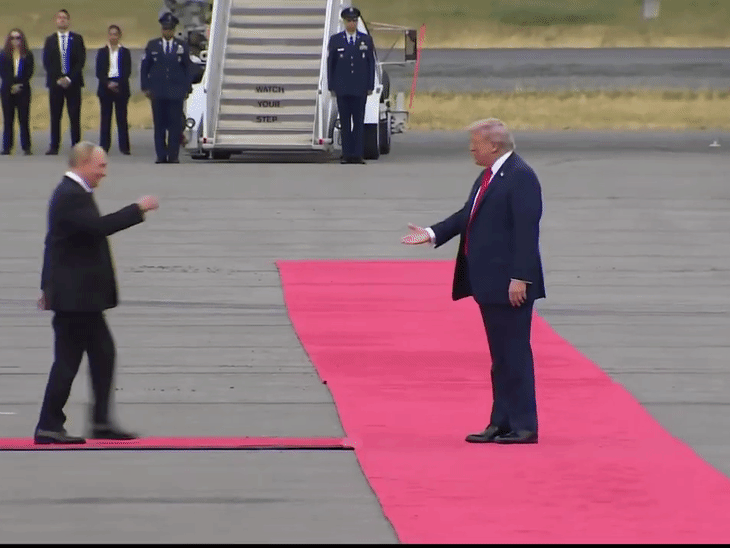 Putin Praises Trump's Peace Efforts; Ukraine War Talks | Alaska Summit |  पुतिन का अलास्का में B2 बॉम्बर से स्वागत: ट्रम्प की गाड़ी में बैठकर मीटिंग  के लिए पहुंचे, यूक्रेन ...