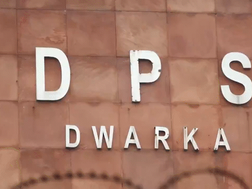 दिल्ली के 3 स्कूलों को मिली बम की धमकी:प्रशासन ने स्कूल खाली करवाए, बम स्क्वॉड पहुंचा, तलाशी जारी- INA NEWS