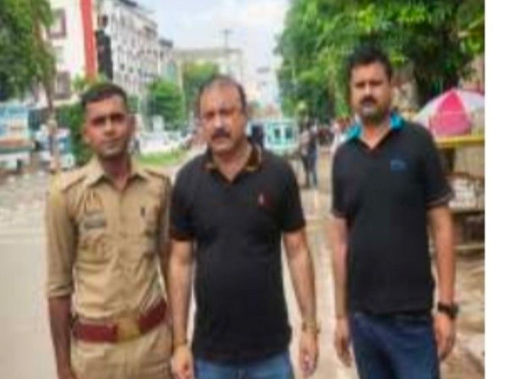 Chaos in the car workshop of SP leader of Sultanpur