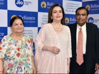 मुकेश अंबानी की मां कोकिलाबेन की तबीयत बिगड़ी:  एयरलिफ्ट कर मुंबई के एचएन रिलायंस अस्पताल में भर्ती कराया, उन्हें कमजोरी महसूस हो रही थी