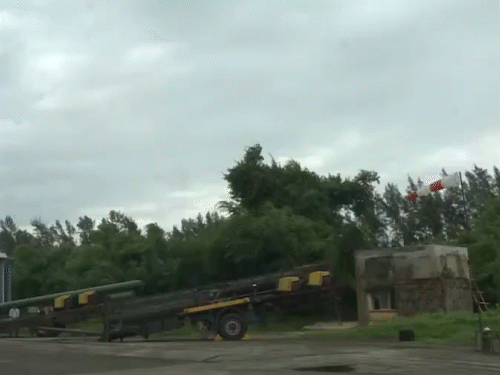 India first Integrated Air Defense Weapon System test | पहले भारतीय एयर डिफेंस वेपन सिस्टम का सफल परीक्षण: यह सुदर्शन चक्र मिशन का एक हिस्सा; स्वॉर्म ड्रोन अटैक के खिलाफ रक्षा कवच बनेगा