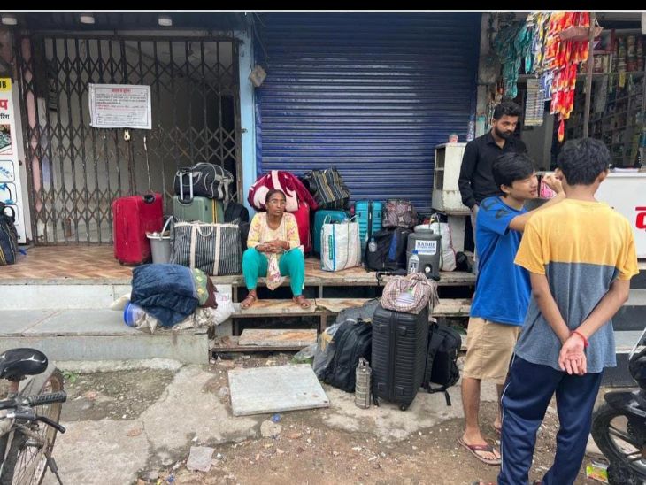 लोन बकाया होने पर बैंक ने हॉस्टल किया सीज:  मालिक और स्टूडेंट्स को बाहर निकाला, 71 लाख का होम लोन नहीं चुकाने पर कार्रवाई – Kota News