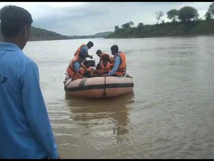 The body of an elderly man who was swept away in the river was found 25 ...