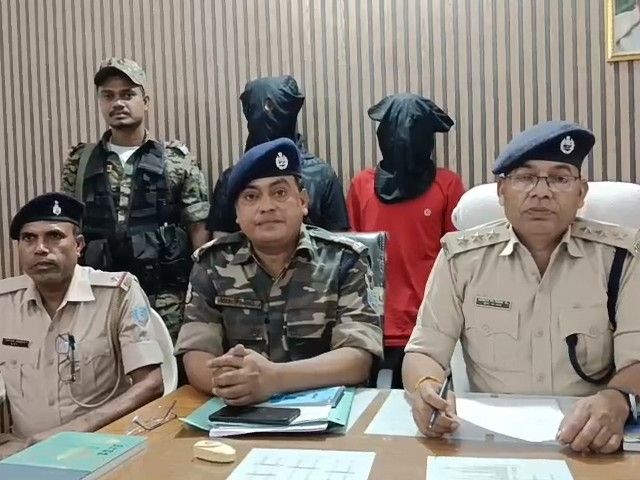 32 पुड़िया ब्राउन शुगर के साथ दो युवक गिरफ्तार:  9,970 रुपए नगद, एक वेट मशीन और दो मोबाइल फोन भी जब्त – Gumla News
