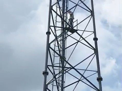A young man climbed a tower in his insistence to marry his girlfriend