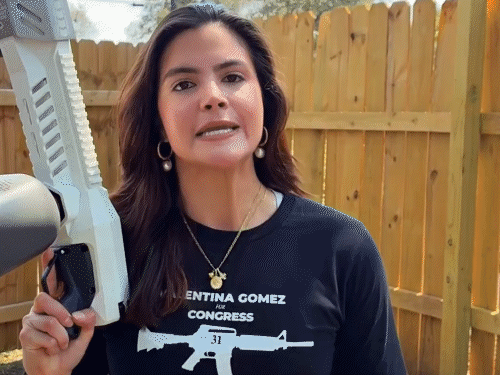 Trump Party Leader Viral Video; Valentina Gomez Quran | Islam | ट्रम्प समर्थक नेता ने फायरगन से कुरान को आग लगाई: कहा- ईसाई देशों पर कब्जा कर रहे मुस्लिम, चुनाव जीती तो इस्लाम का खात्मा कर दूंगी