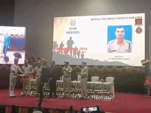 भिवानी के रिटायर्ड CRPF जवान वीरता पदक से सम्मानित:नक्सलियों का डटकर किया था मुकाबला; रिटायरमेंट के सवा साल बाद मिला सम्मान- INA NEWS