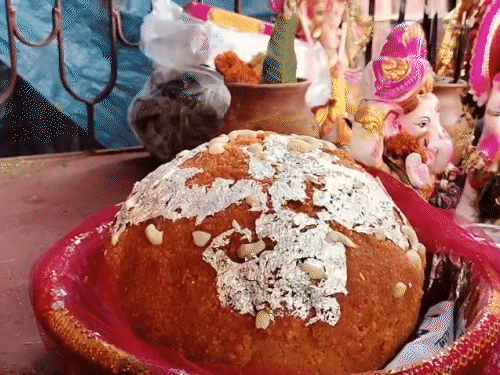 जमशेदपुर में गणपति के लड्डू की बोली में नया रिकॉर्ड:  5 किलो के लड्डू की 70 हजार रुपए में बिक्री, पिछले साल 55 हजार में बिका था – Jamshedpur (East Singhbhum) News