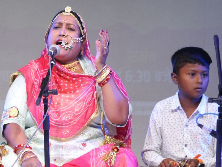 लोक गीत और तेरहताली से की बाबा रामदेव की अराधना:  सुमित्रा देवी ने दी लोक गीत की प्रस्तुति, संवाद प्रवाह में विशेषज्ञों ने रखे विचार – Jaipur News