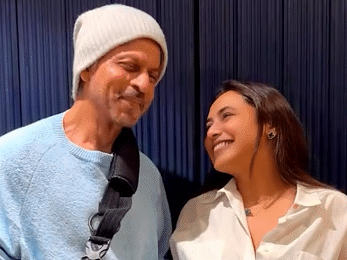 Romantic style of Shahrukh Khan and Rani Mukherjee | शाहरुख खान और रानी मुखर्जी का रोमांटिक अंदाज: टूटे हाथ के साथ डांस करते आए नजर, एक्टर बोले-अधूरी ख्वाहिश पूरी हुई