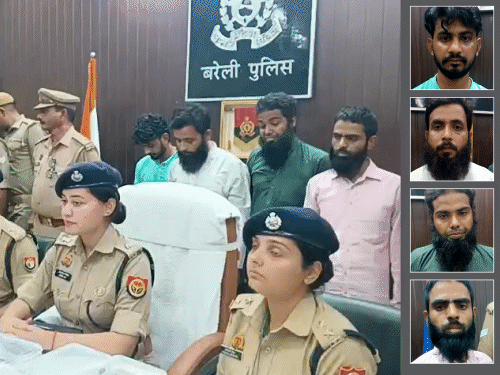 बरेली में हनी ट्रैप में फंसाकर कराते थे धर्मांतरण:  व्हाट्सप ग्रुपों में भेजी जाती लड़कियों की वीडियो, मदरसे में होता ब्रेनवॉश – Bareilly News