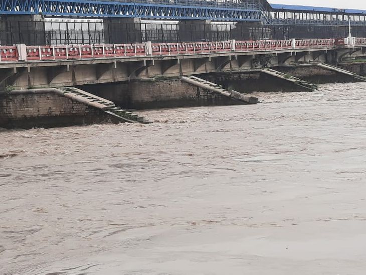 Ganga water level increased at Narora Ganga Barrage | नरौरा गंगा बैराज ...