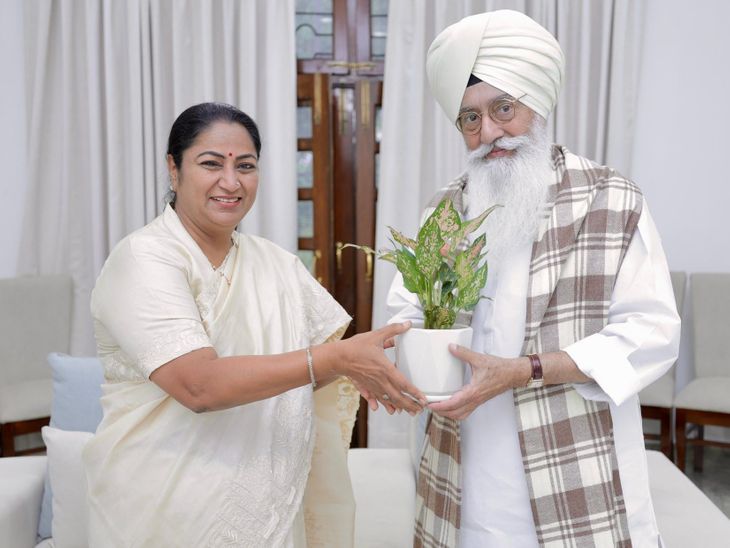 CM रेखा गुप्ता से मिले ब्यास डेरा मुखी ढिल्लों:दिल्ली मुख्यमंत्री कार्यालय में हुई मुलाकात, बोलीं- मेरा ऑफिस पावन बना- INA NEWS