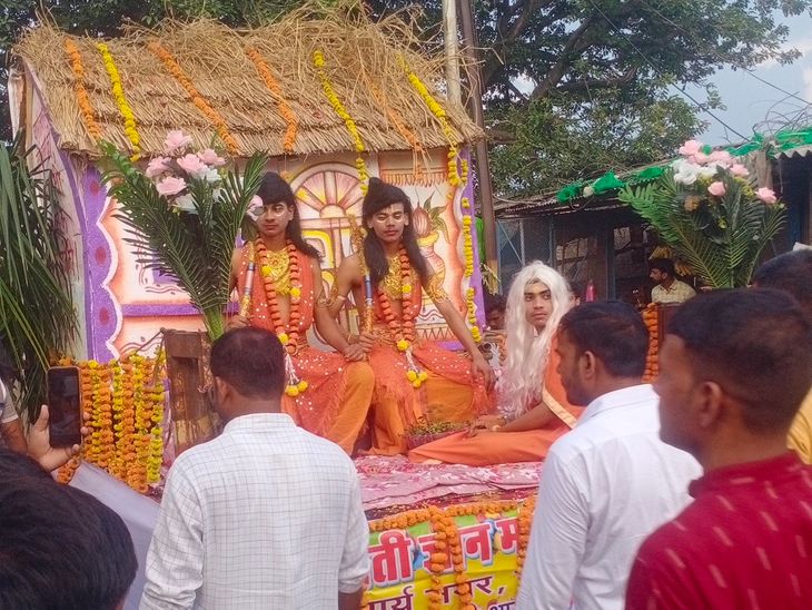 Crowd gathered in Jalvihar fair